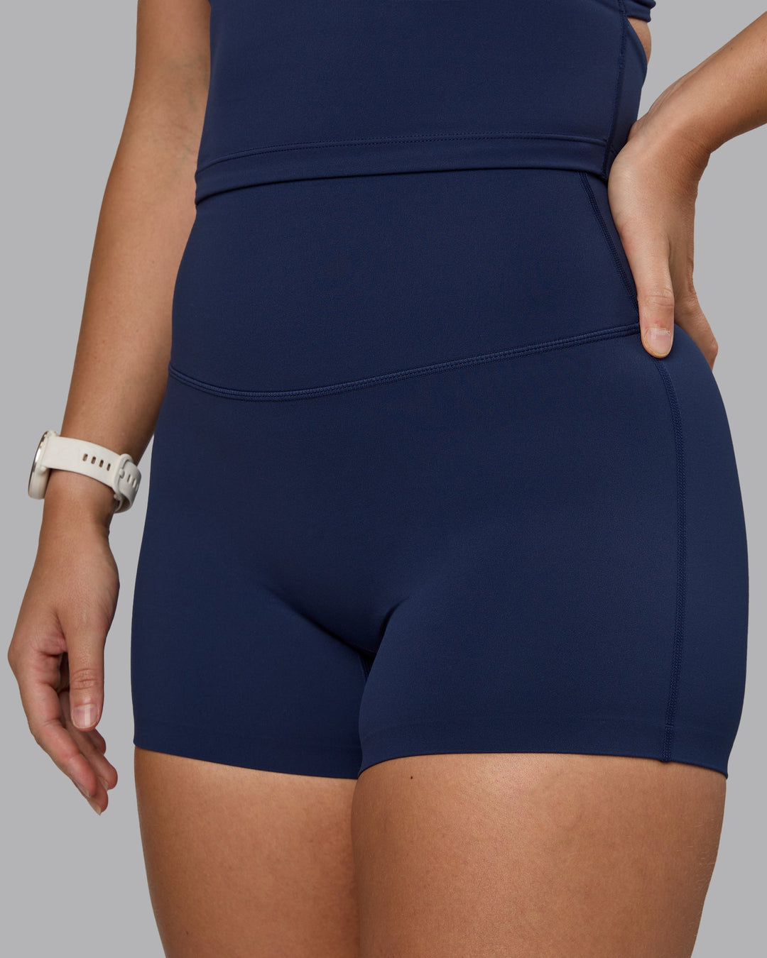 Woman wearing Elixir X-Short Tights - Future Navy