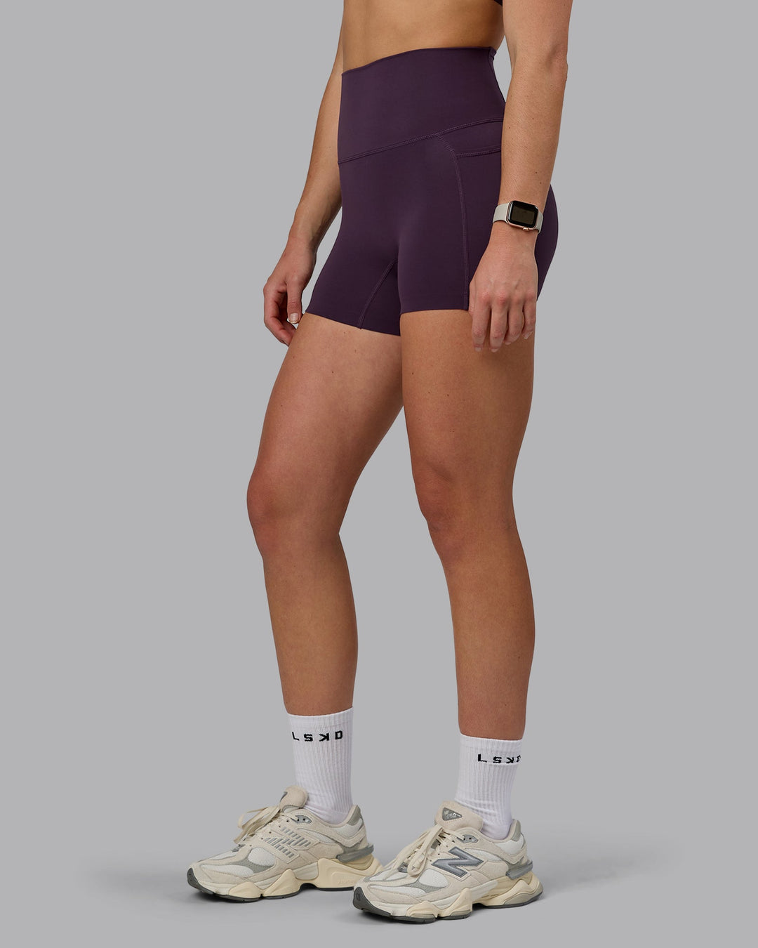 Woman wearing Elixir X-Short Tights With Pockets - Midnight Plum