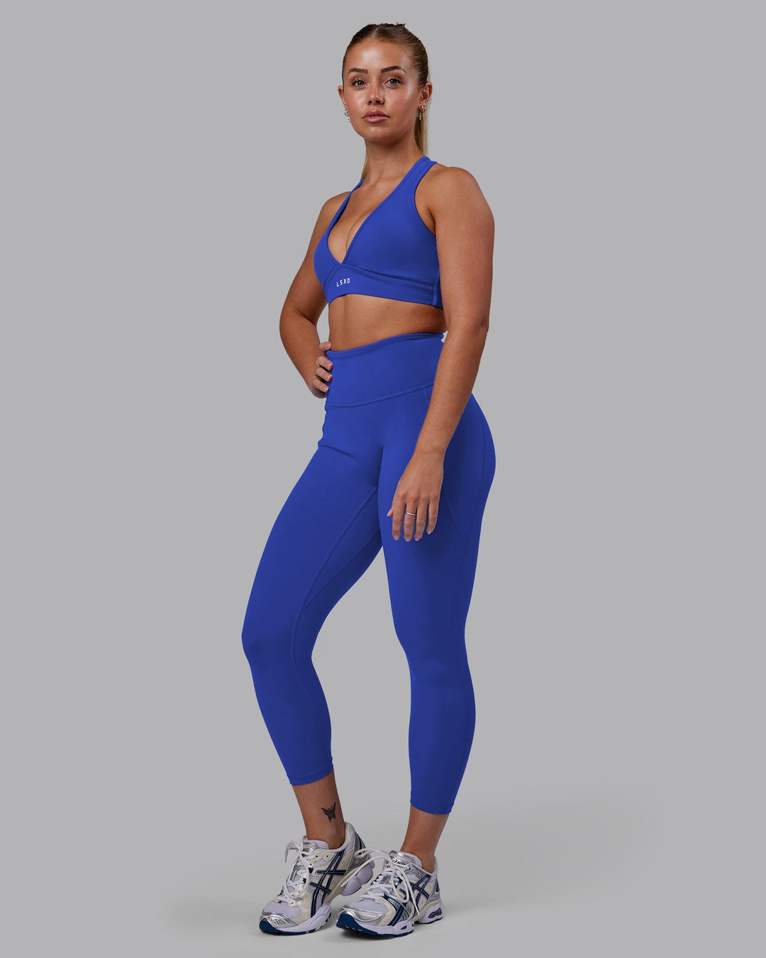Woman wearing Fusion Ultra High-Rise 7/8 Legging Pockets - Power Cobalt | Model:Hannah | Size:S