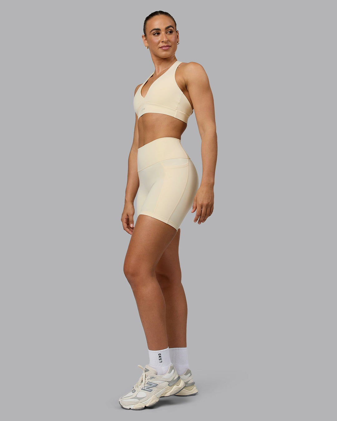 Woman wearing Fusion Mid Short Tights with Pockets - Ivory