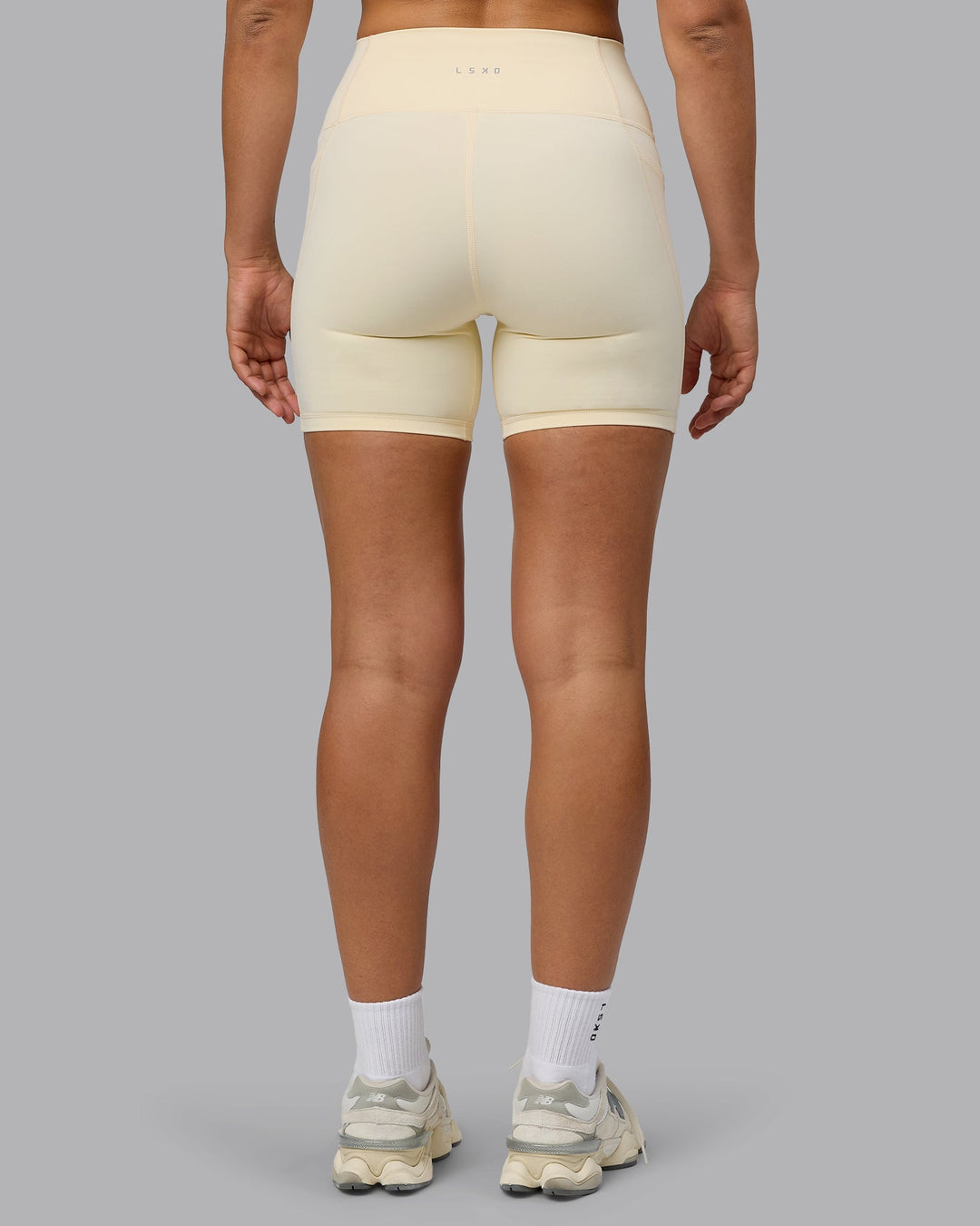 Woman wearing Fusion Mid Short Tights with Pockets - Ivory