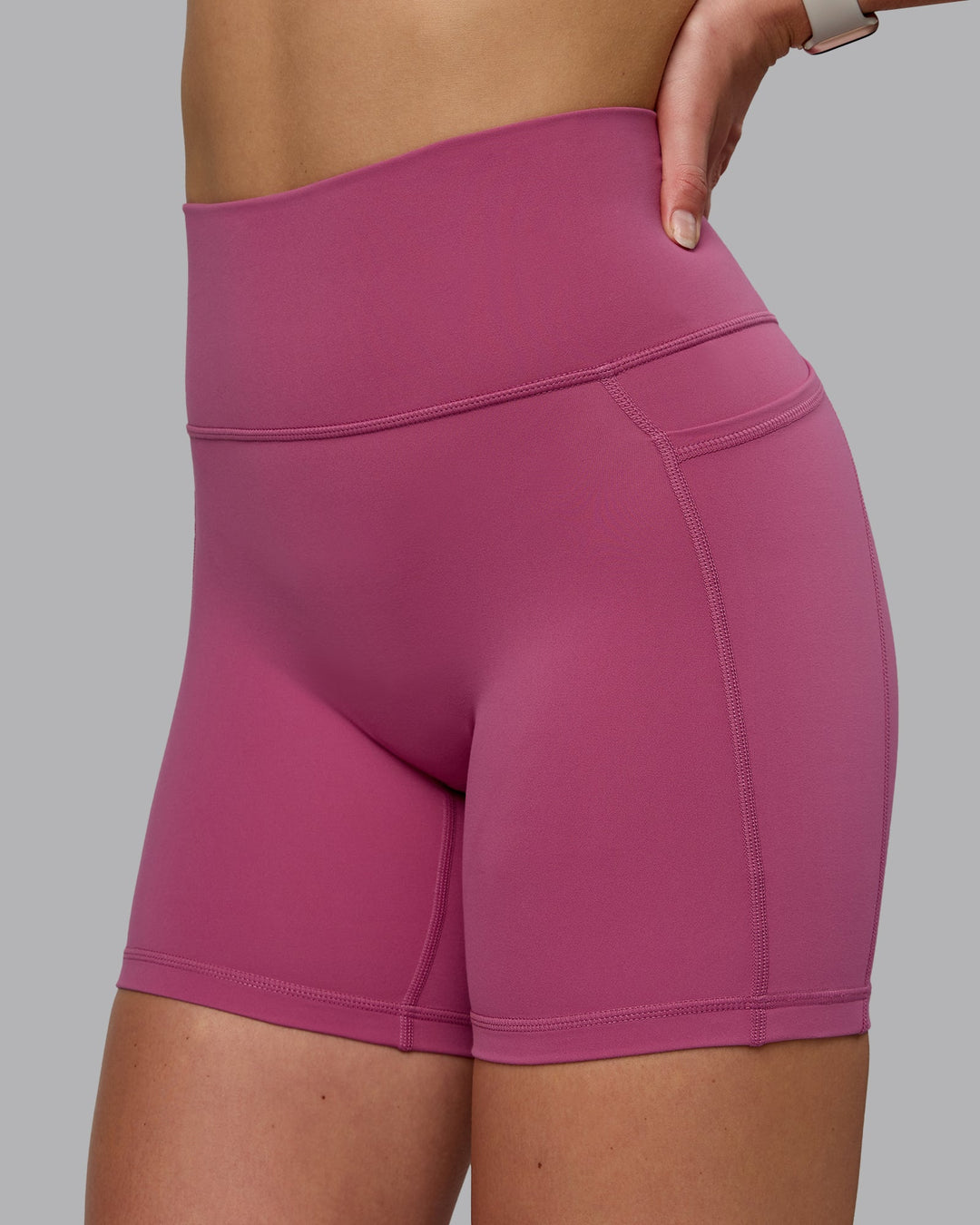 Woman wearing Fusion Mid Short Tights with Pockets - Mauve Haze