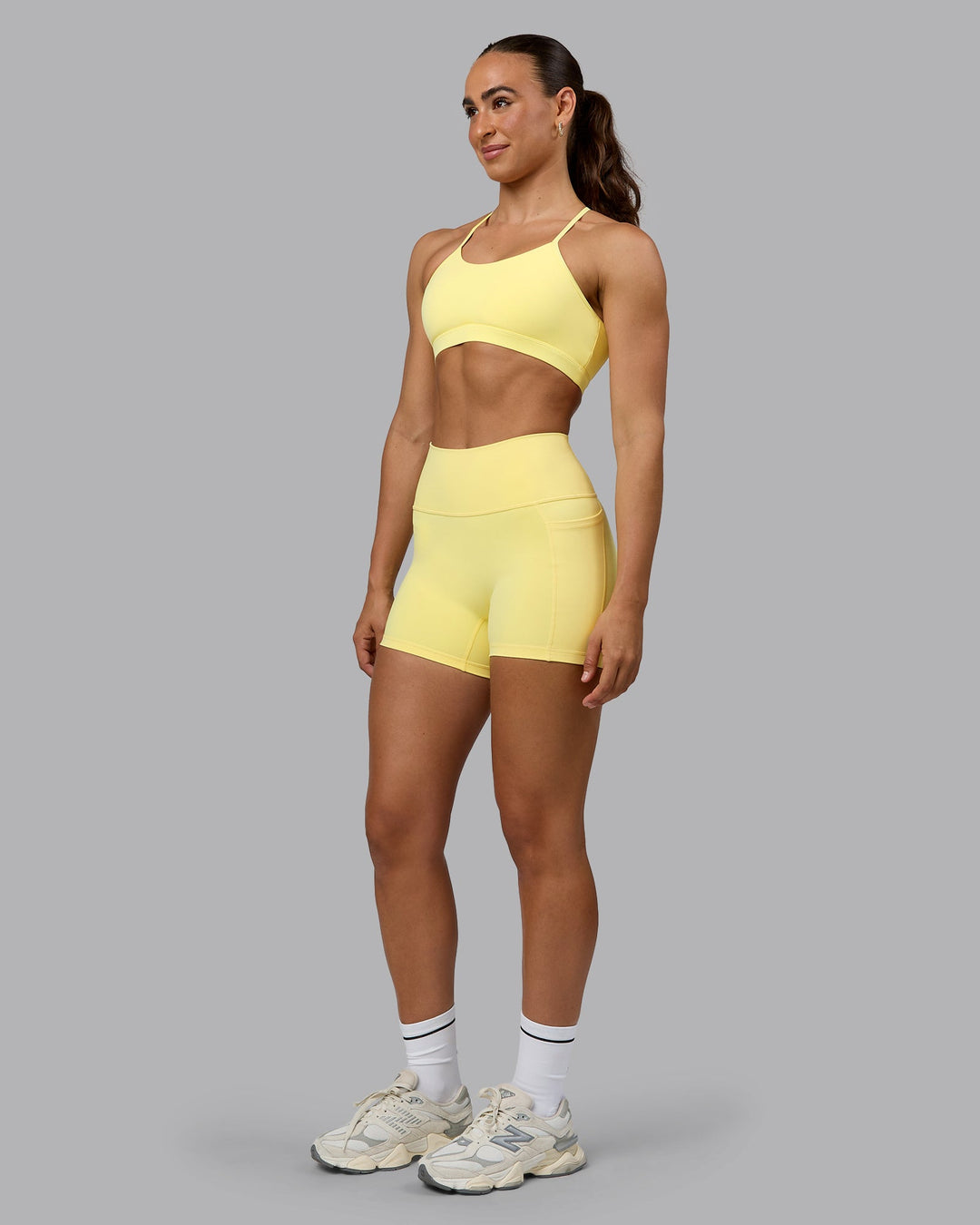 Woman wearing Fusion X-Short Tights with Pockets - Lemon