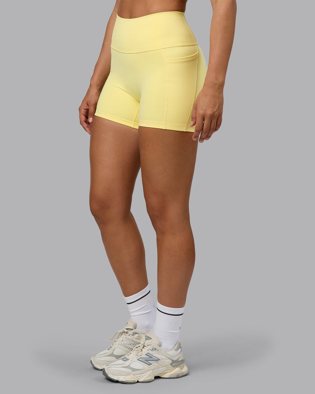 Woman wearing Fusion X-Short Tights with Pockets - Lemon