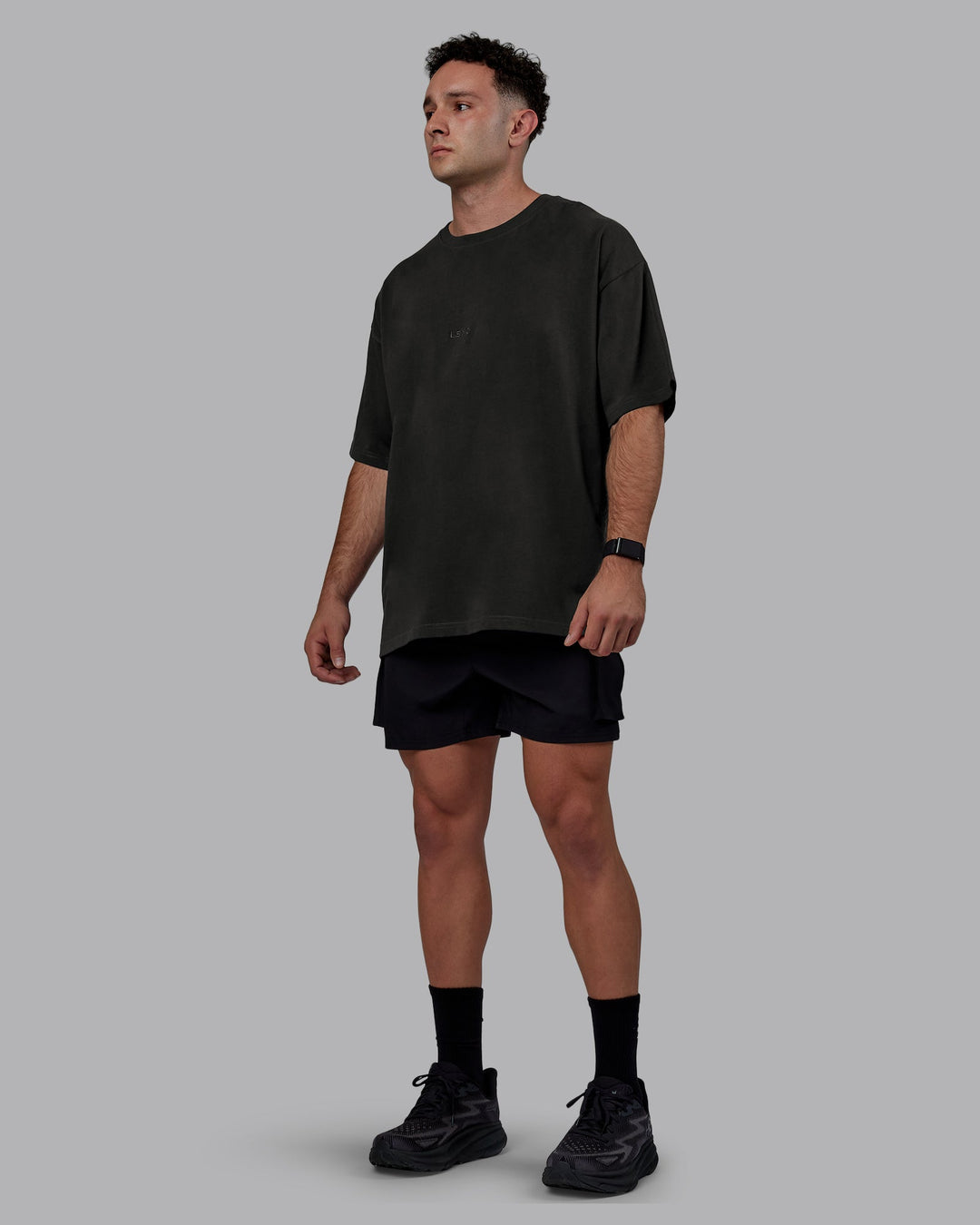 Man wearing MVP Heavyweight Tee Oversize - Pirate Black