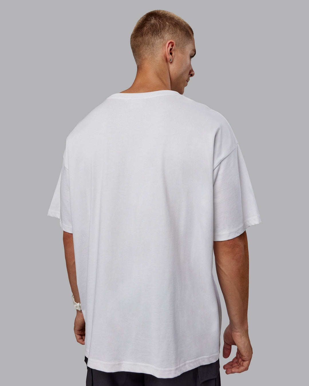 Man wearing MVP Heavyweight Tee Oversize - White