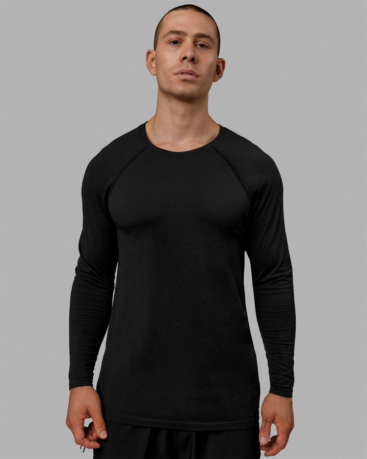 Man wearing AeroFLX+ Seamless Long Sleeve Tee - Black Marl
