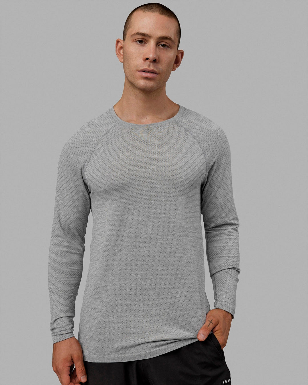 Man wearing AeroFLX+ Seamless Long Sleeve Tee - Lt Grey Marl