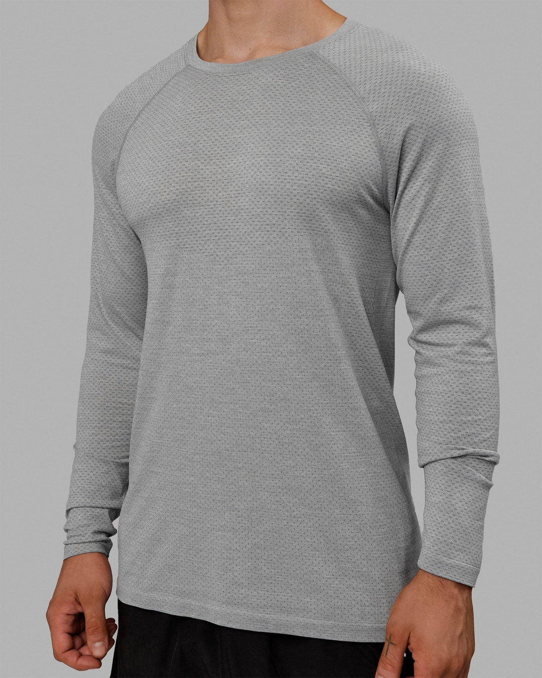 Man wearing AeroFLX+ Seamless Long Sleeve Tee - Lt Grey Marl