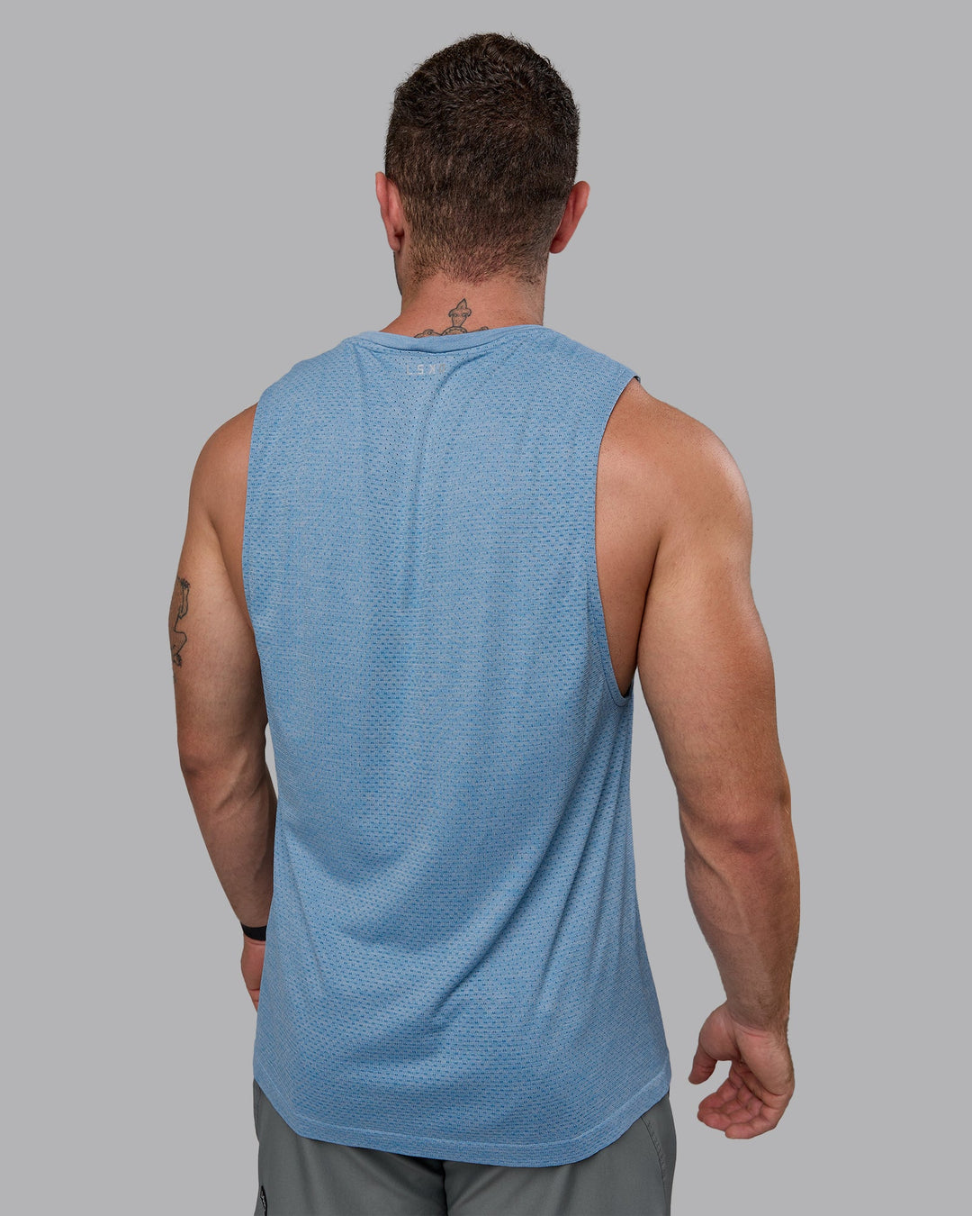 Man wearing AeroFLX+ Seamless Muscle Tank - Elemental Blue/Ice Blue