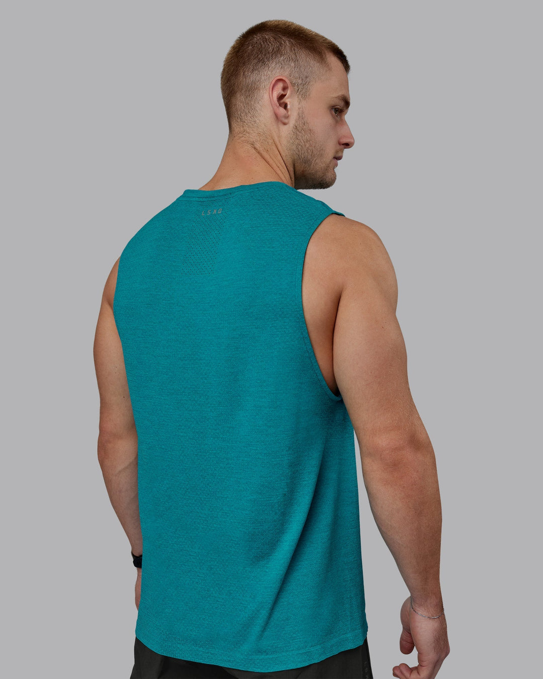 Man wearing AeroFLX+ Seamless Muscle Tank - Blue Bird Marl