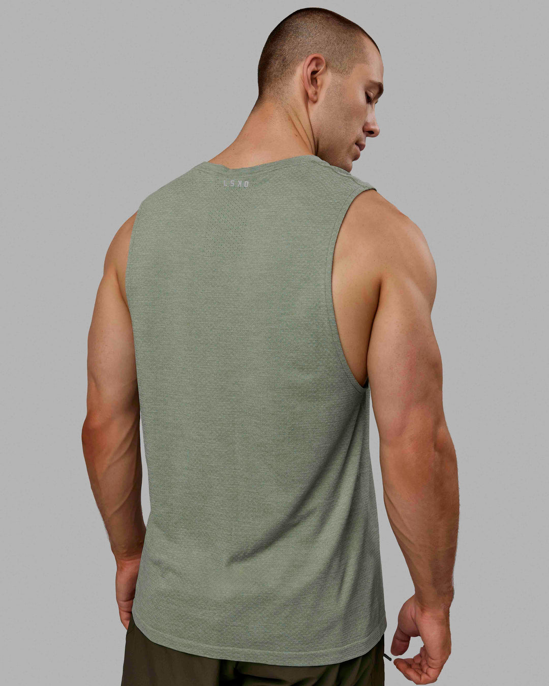 Man wearing AeroFLX+ Seamless Muscle Tank - Iceberg Green Marl