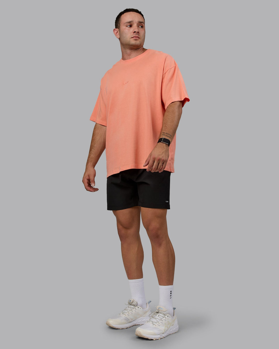 Man wearing MVP Heavyweight Tee Oversize - Mellow Peach