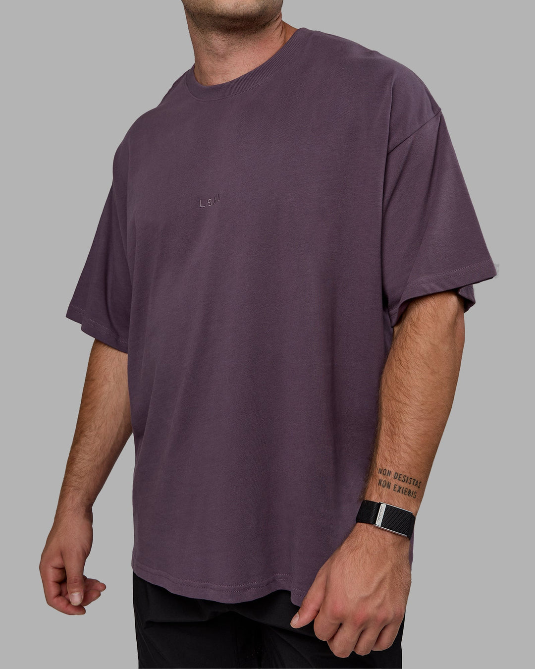 Man wearing MVP Heavyweight Tee Oversize - Vintage Violet