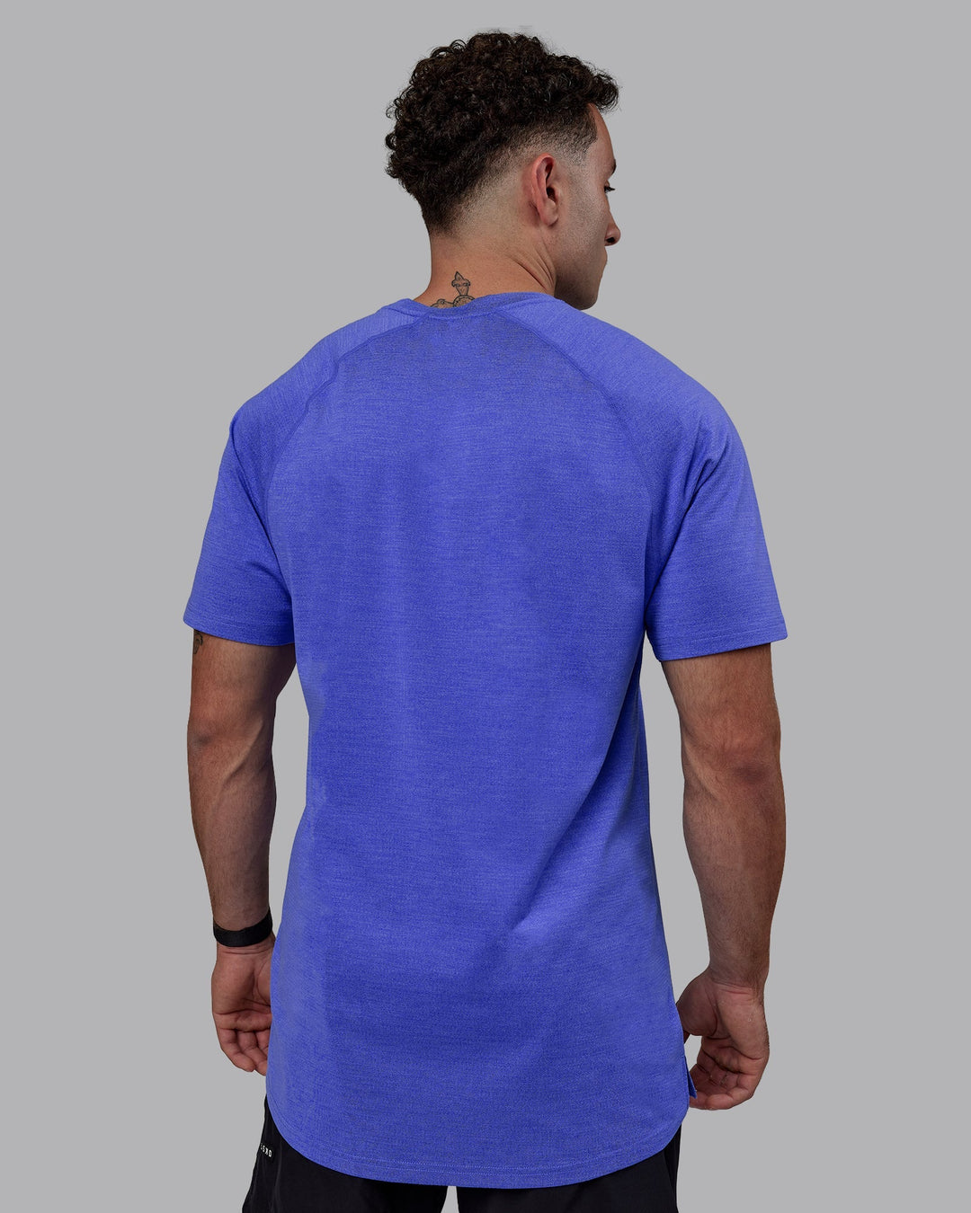 Man wearing Perform VapourFLX Tee - Baja Blue Marl