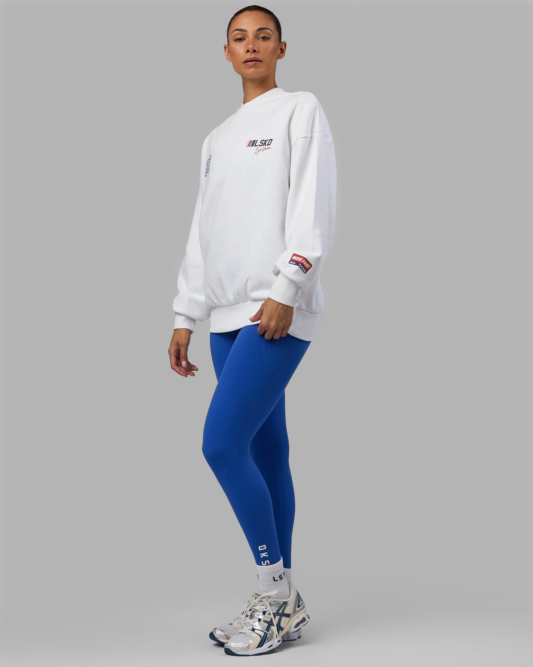 Woman wearing Unisex Redline Sweater Oversize - White-Navy