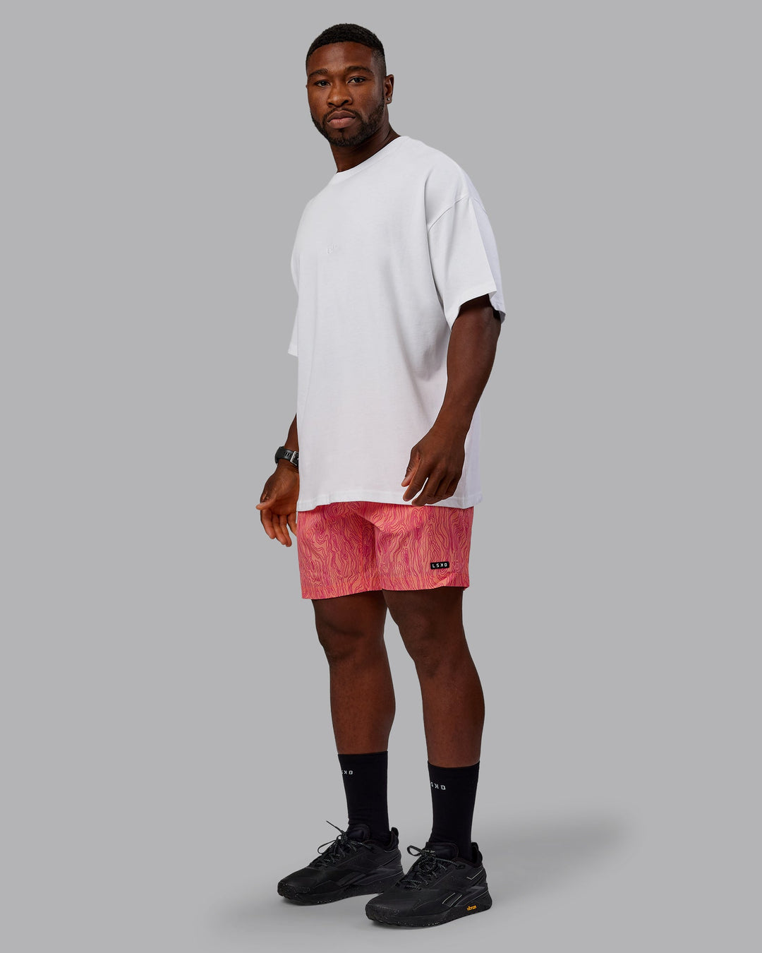 Man wearing Rep 7&quot; Performance Shorts - Topographic Peach