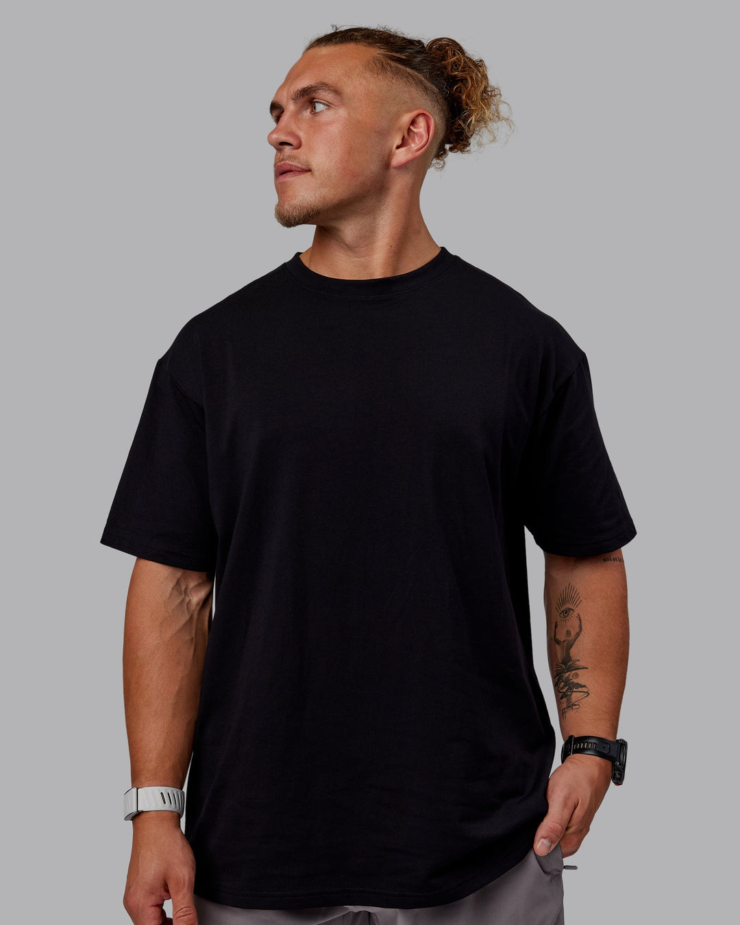 Man wearing Sara GET ÆTLA SKAL Unisex FLXCotton Oversize Tee - Black-White