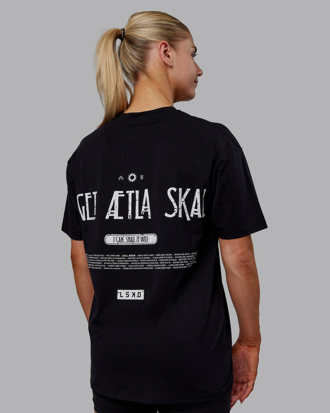 Woman wearing Sara GET ÆTLA SKAL Unisex FLXCotton Oversize Tee - Black-White