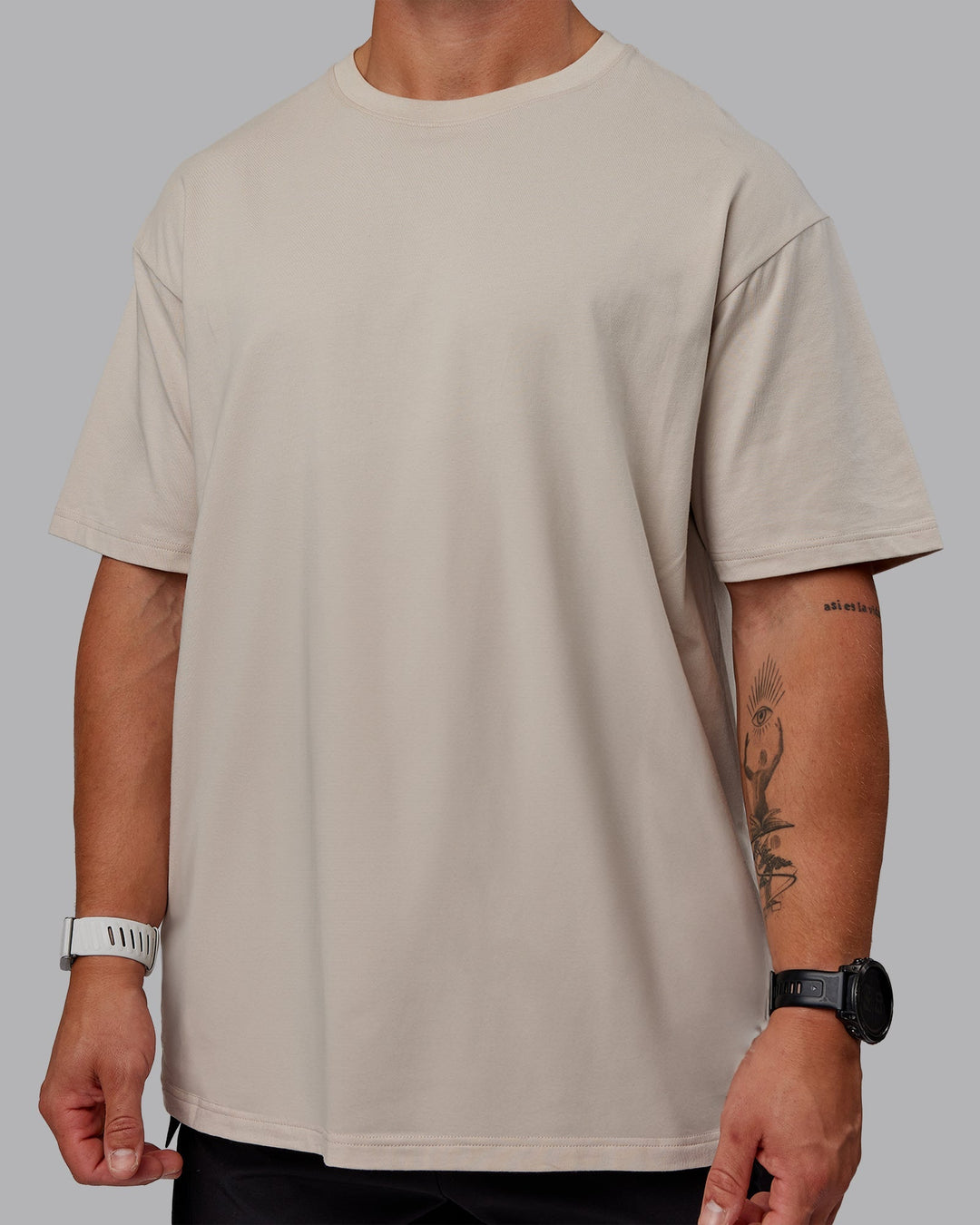 Man wearing Sara I Can Shall &amp; Will FLXCotton Tee Oversize - Shale Beige-White