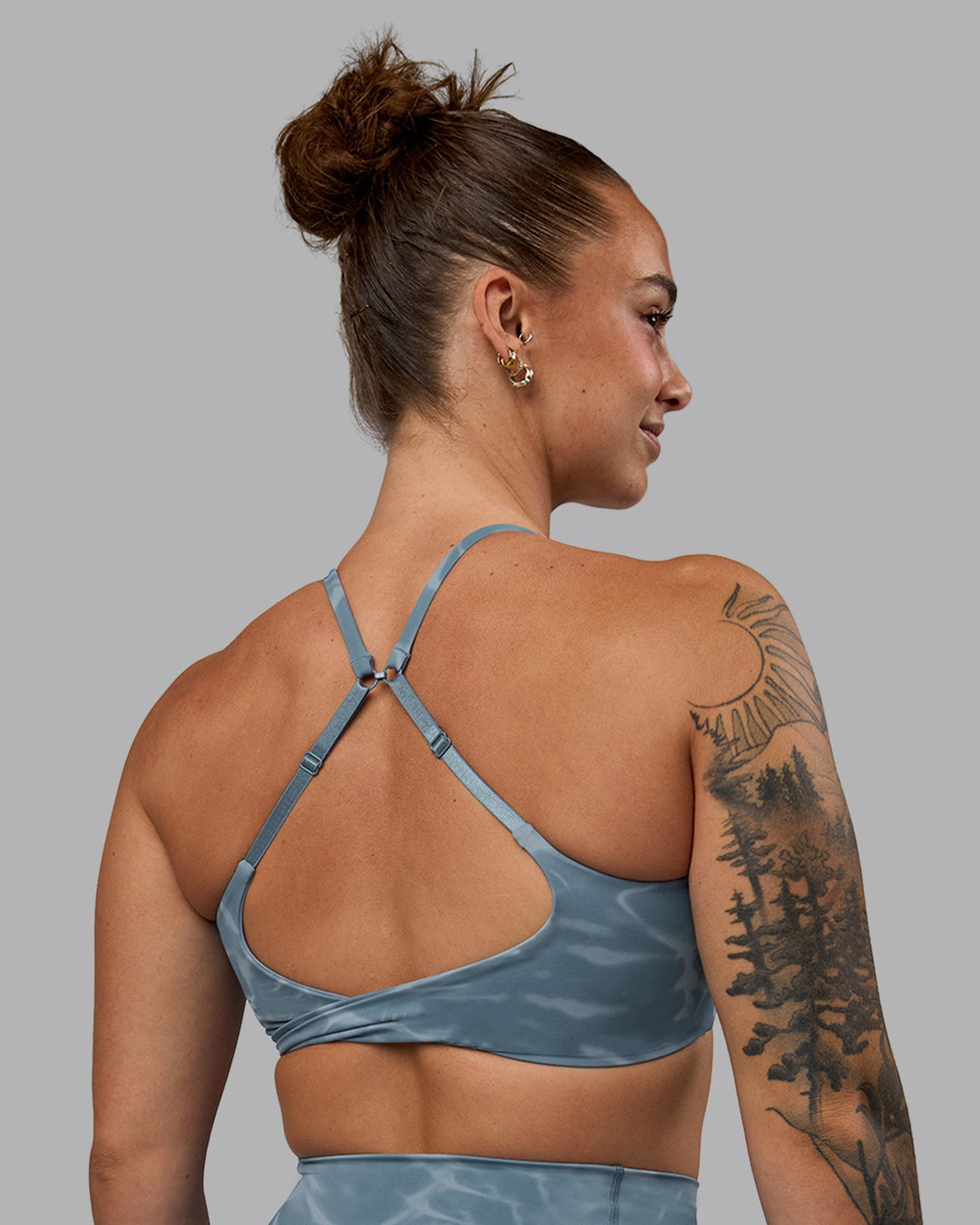 Woman wearing Twist Sports Bra - Tranquil-Elemental Blue