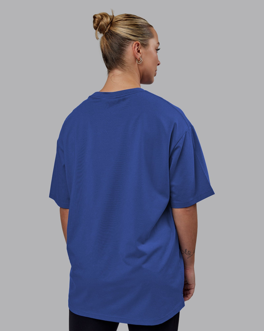 Woman wearing Unisex 1% Better FLXCotton Tee Oversize - Power Cobalt-White