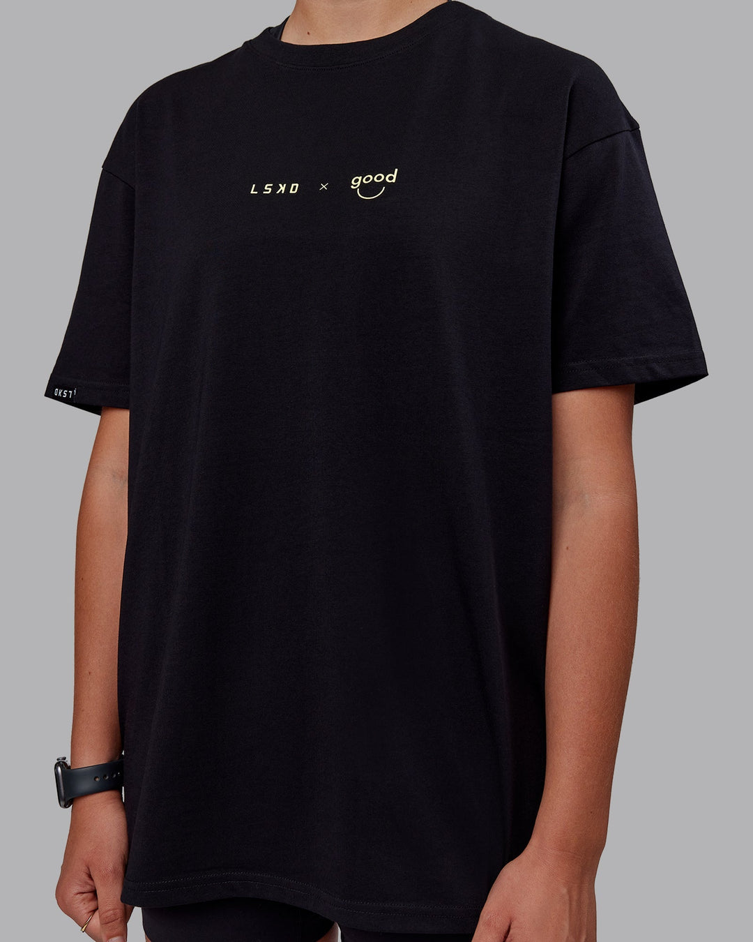 Woman wearing The Good Human Factory FLXCotton Tee Oversize - Black