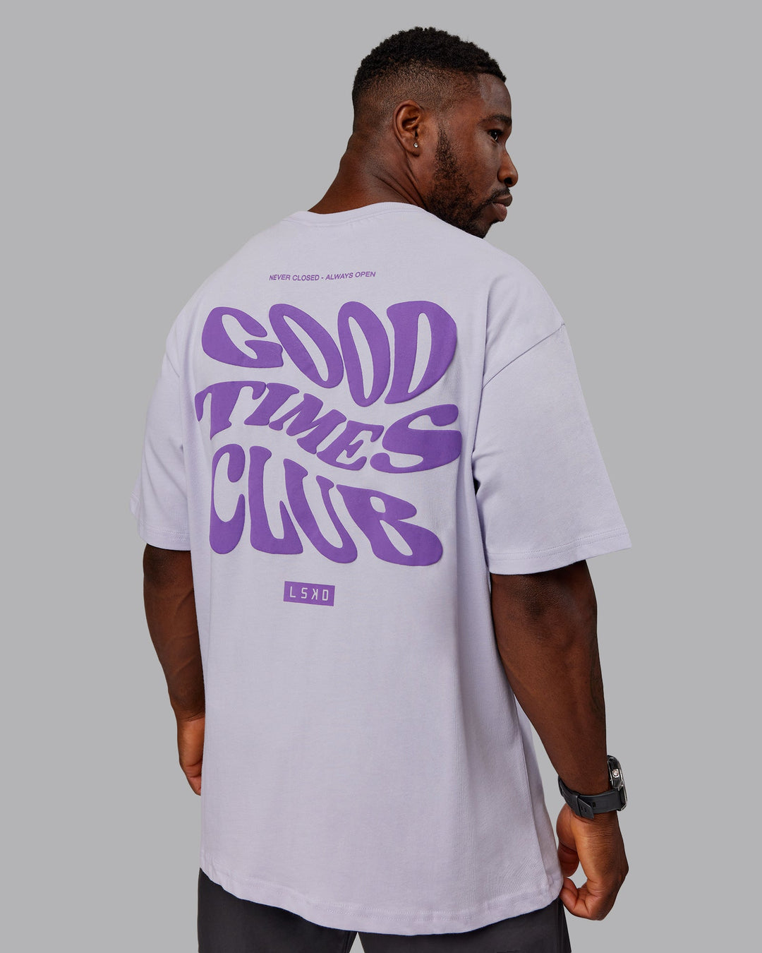 Man wearing Unisex Good Times Heavyweight Tee Oversize - Purple Heather-Purple Swirl