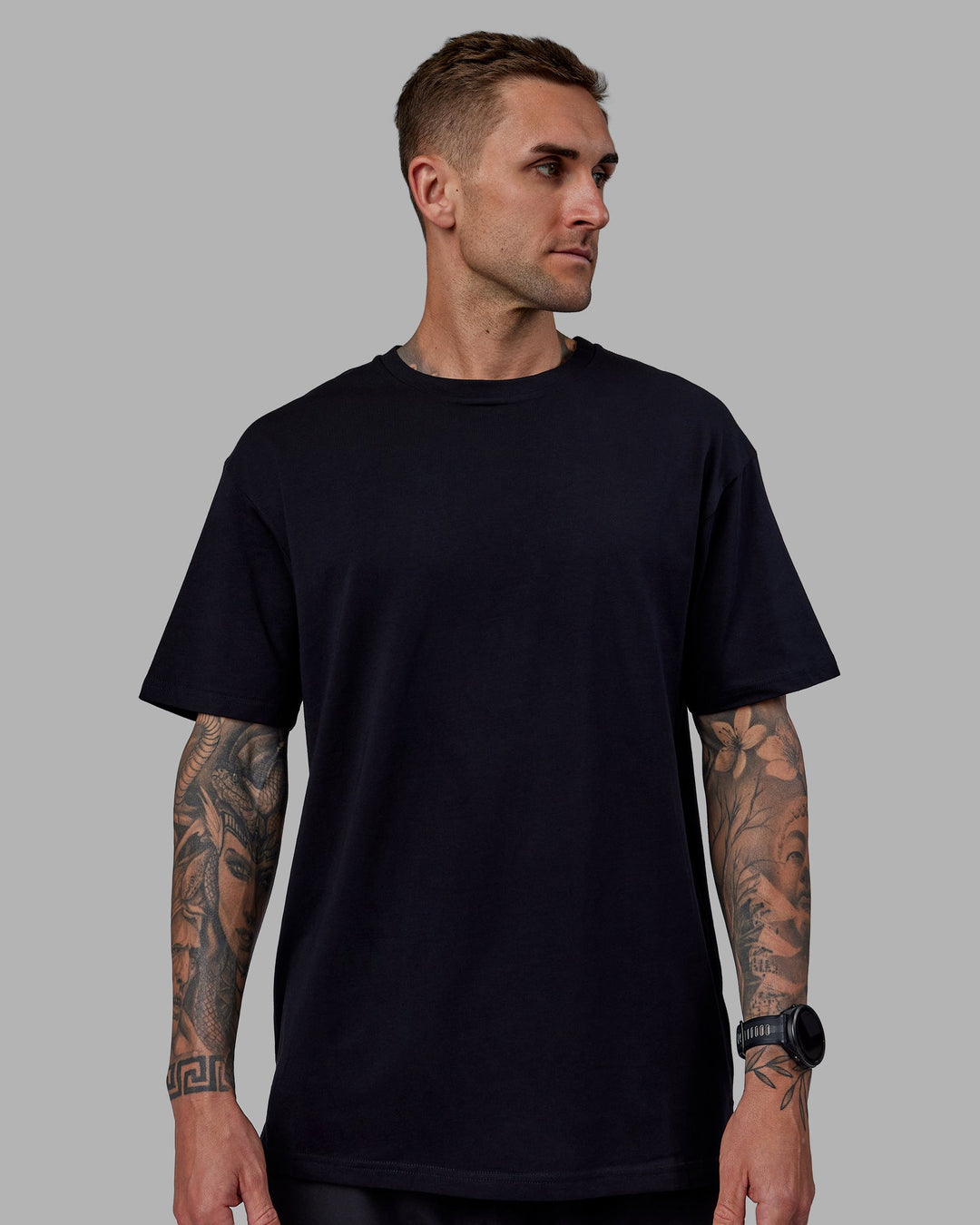 Man wearing Unisex Keep On Running FLXCotton Tee Oversize - Black-White