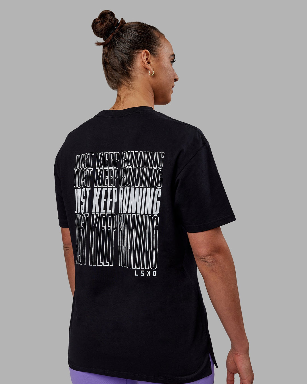 Woman wearing Unisex Keep On Running FLXCotton Tee Oversize - Black-White