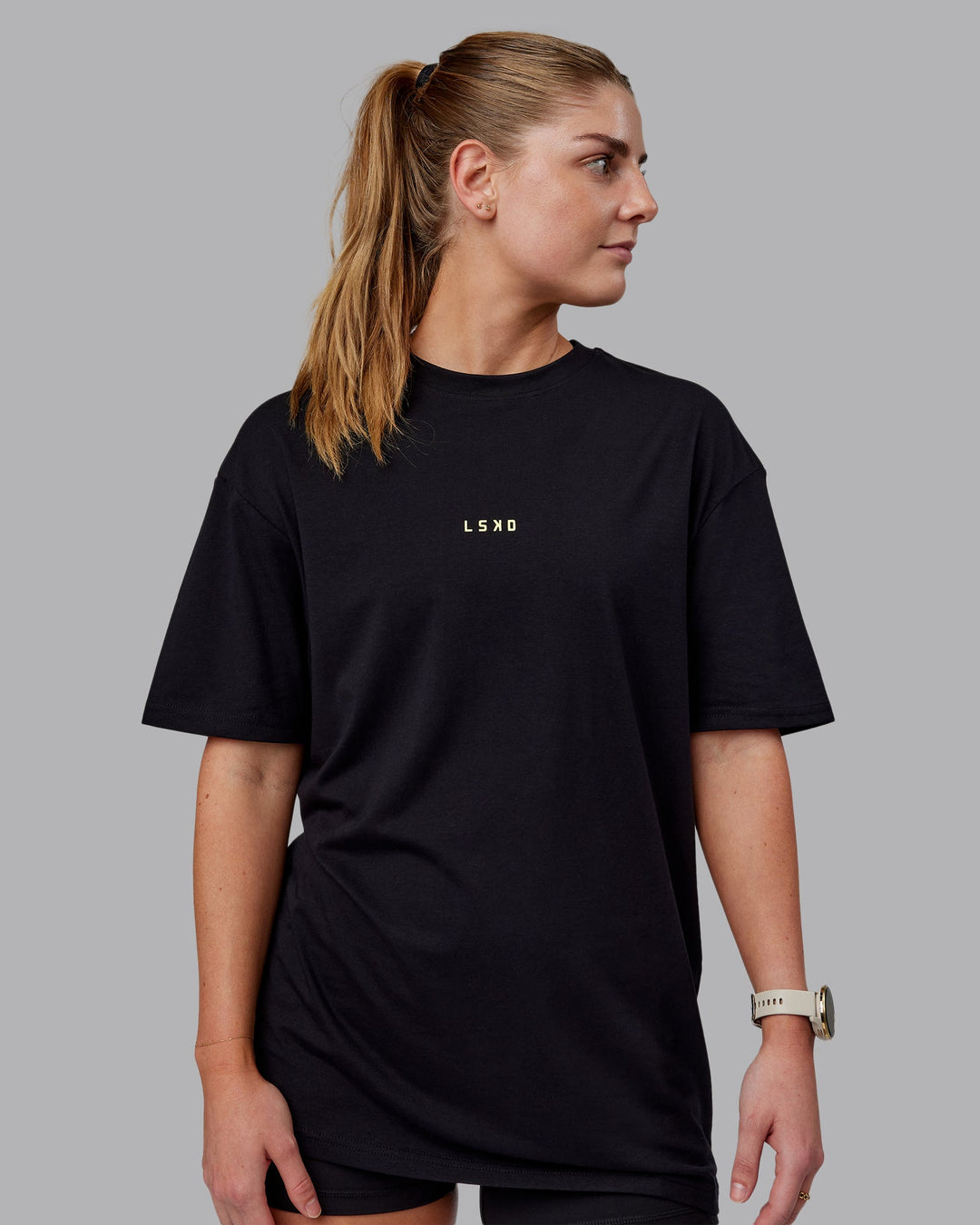 Woman wearing Unisex Leg It FLXCotton Tee Oversize - Black-Volt