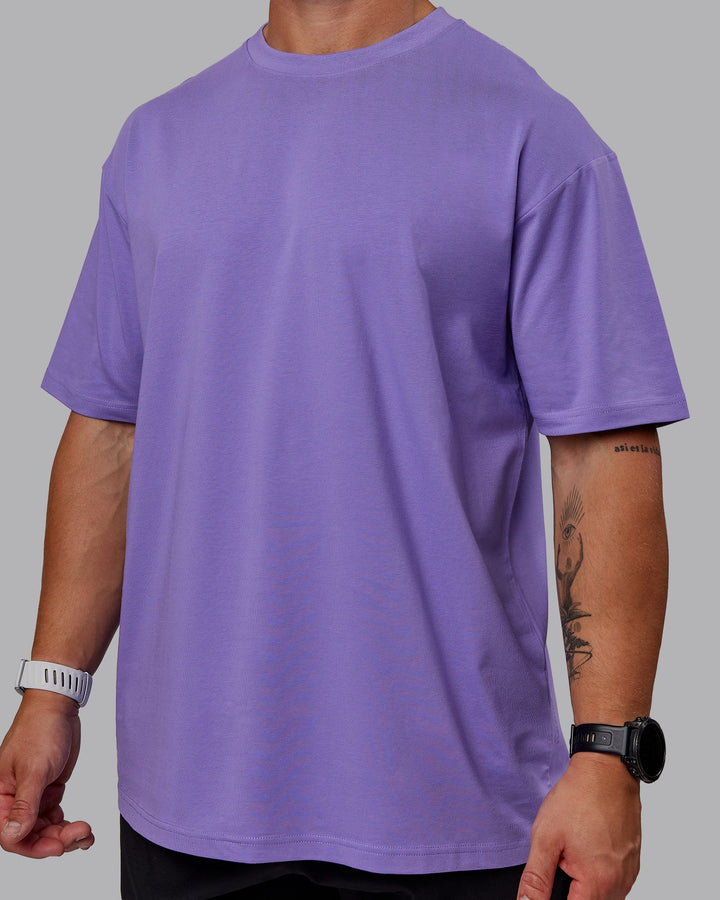 Man wearing Unisex Lifting Club FLXCotton Tee Oversize - Dahlia Purple-Black
