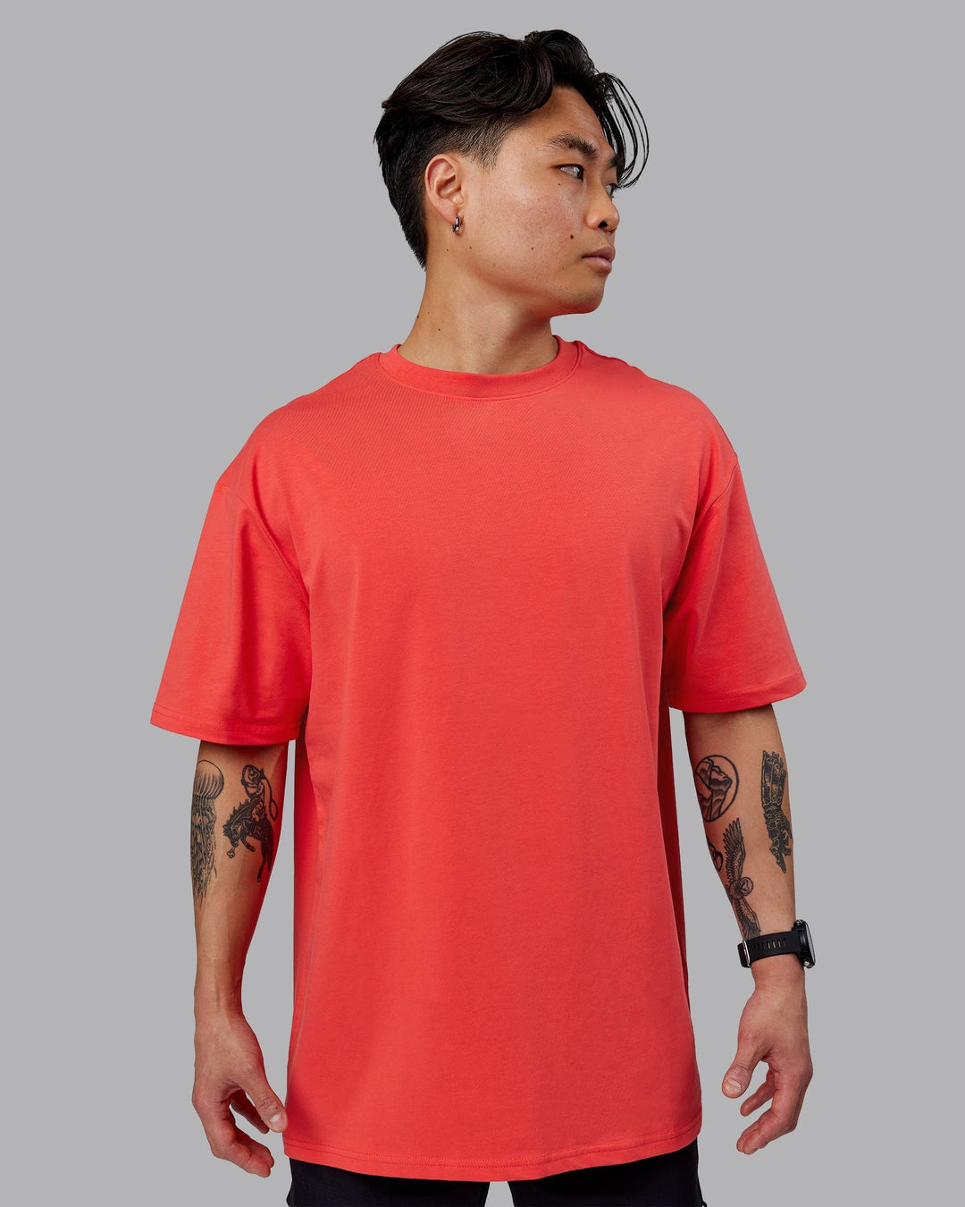 Man wearing Unisex Love The Run FLXCotton Tee Oversize - Cayenne-Black