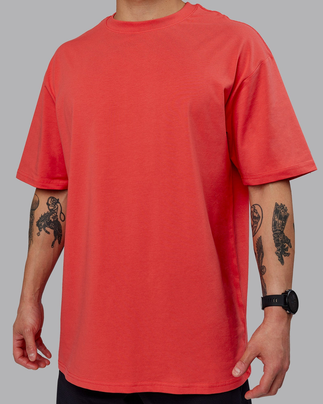 Man wearing Unisex Love The Run FLXCotton Tee Oversize - Cayenne-Black