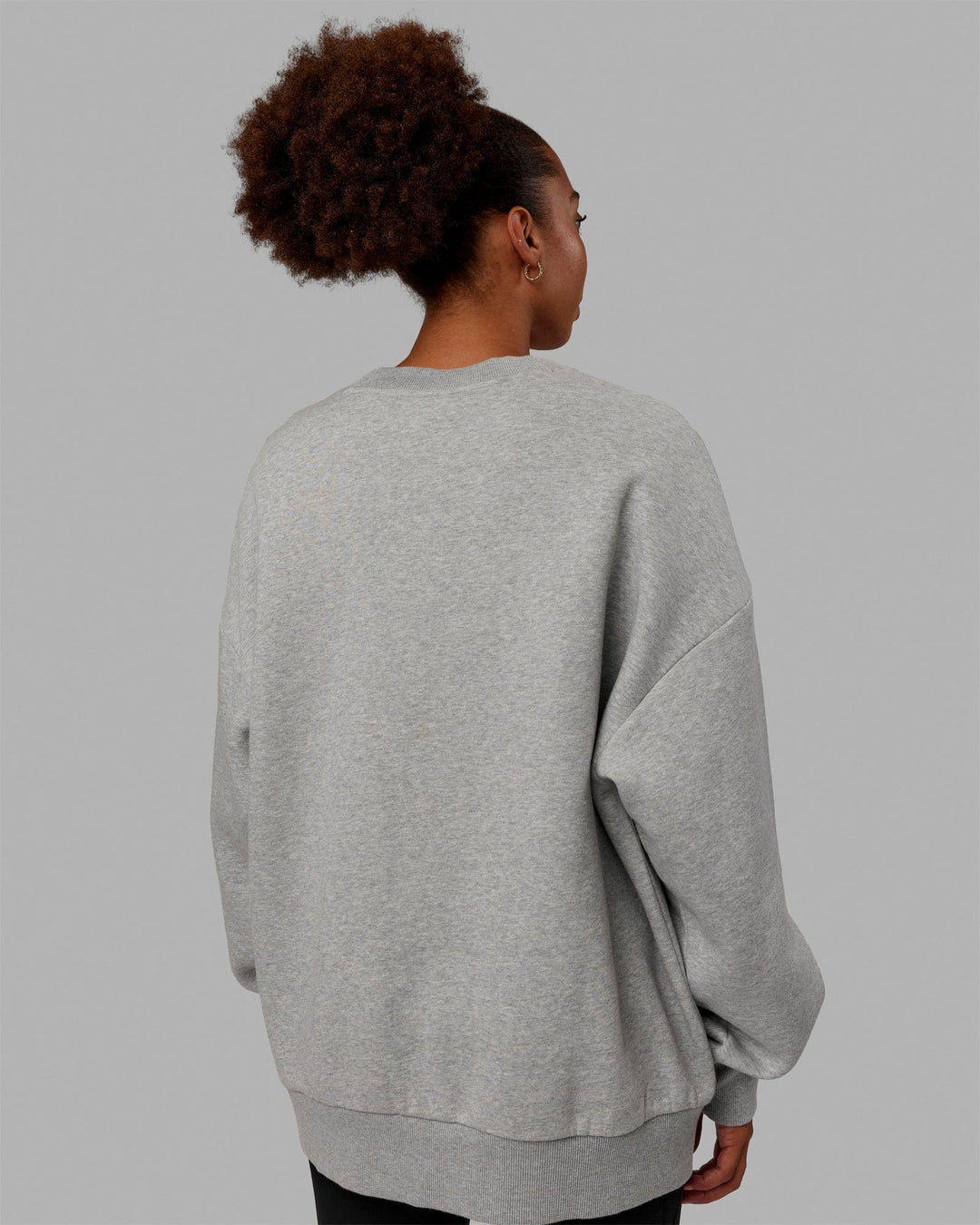 Woman wearing Unisex MVP Sweater Oversize - Light Grey Marl