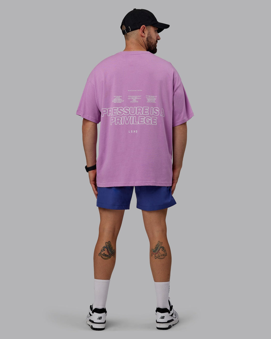 Man wearing Unisex Pressure Heavyweight Tee Oversize - Light Violet-White