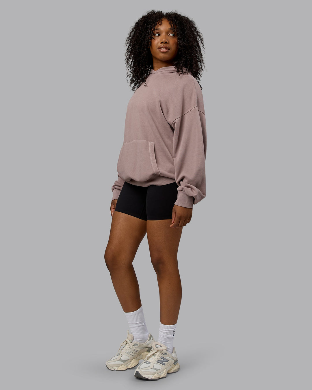 Woman wearing Unisex Washed Set the Standard Hoodie Oversize - Greyish Purple-Off White