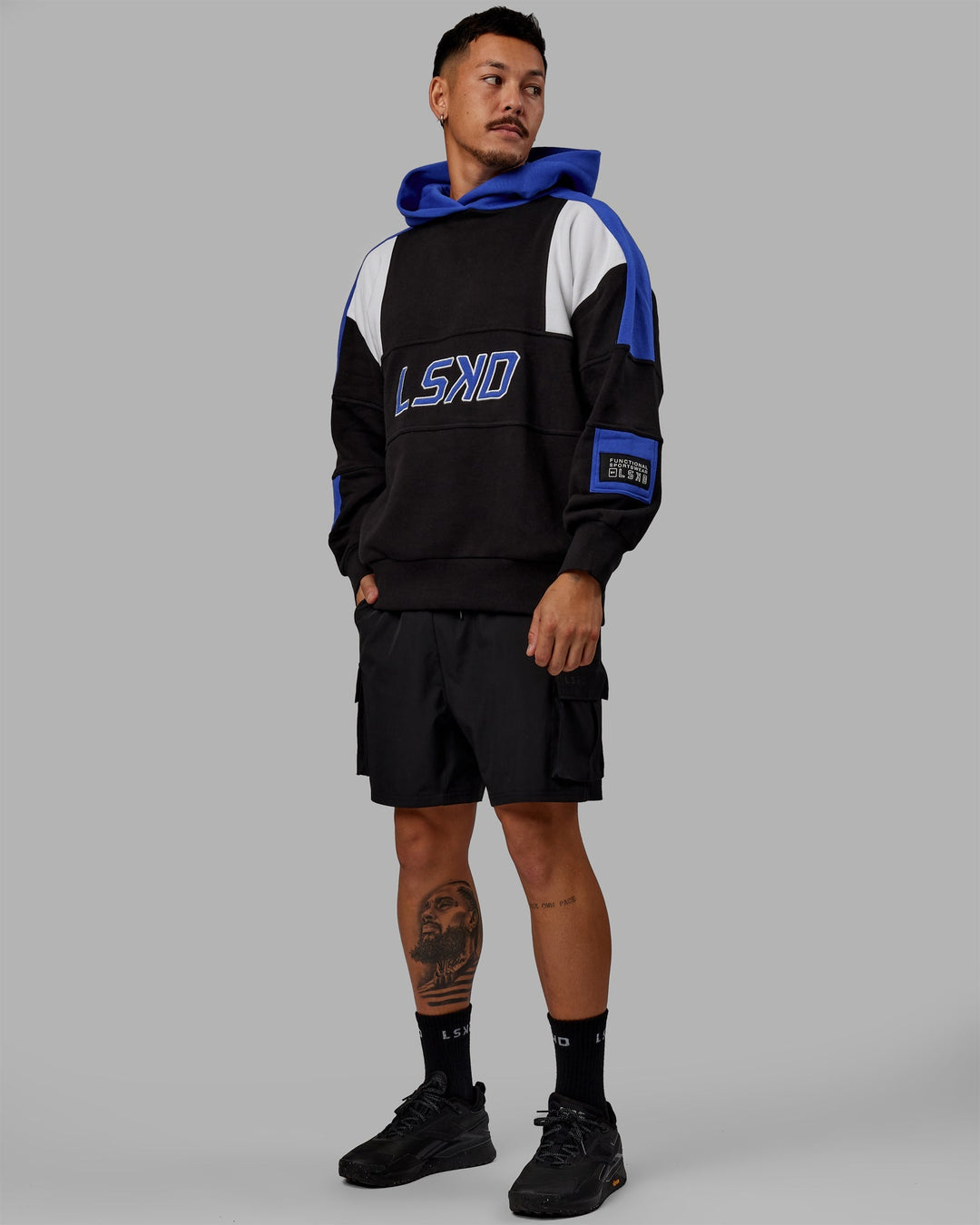 Man wearing Unisex Slam Hoodie Oversize - Black-Power Cobalt