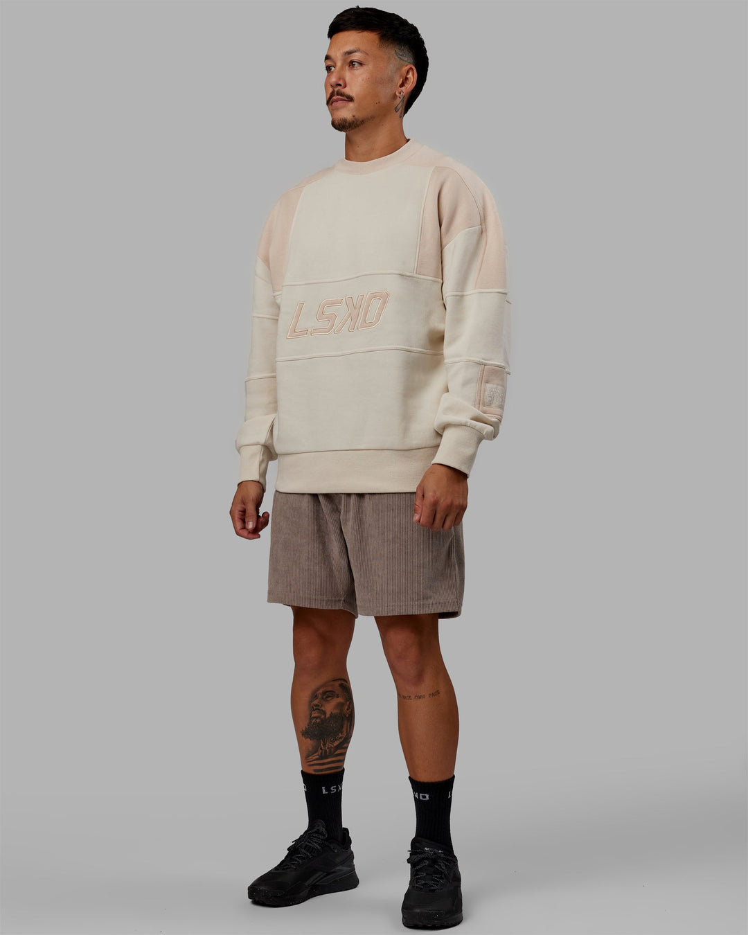 Man wearing Unisex Slam Sweater Oversize - Bone-Pumice Stone