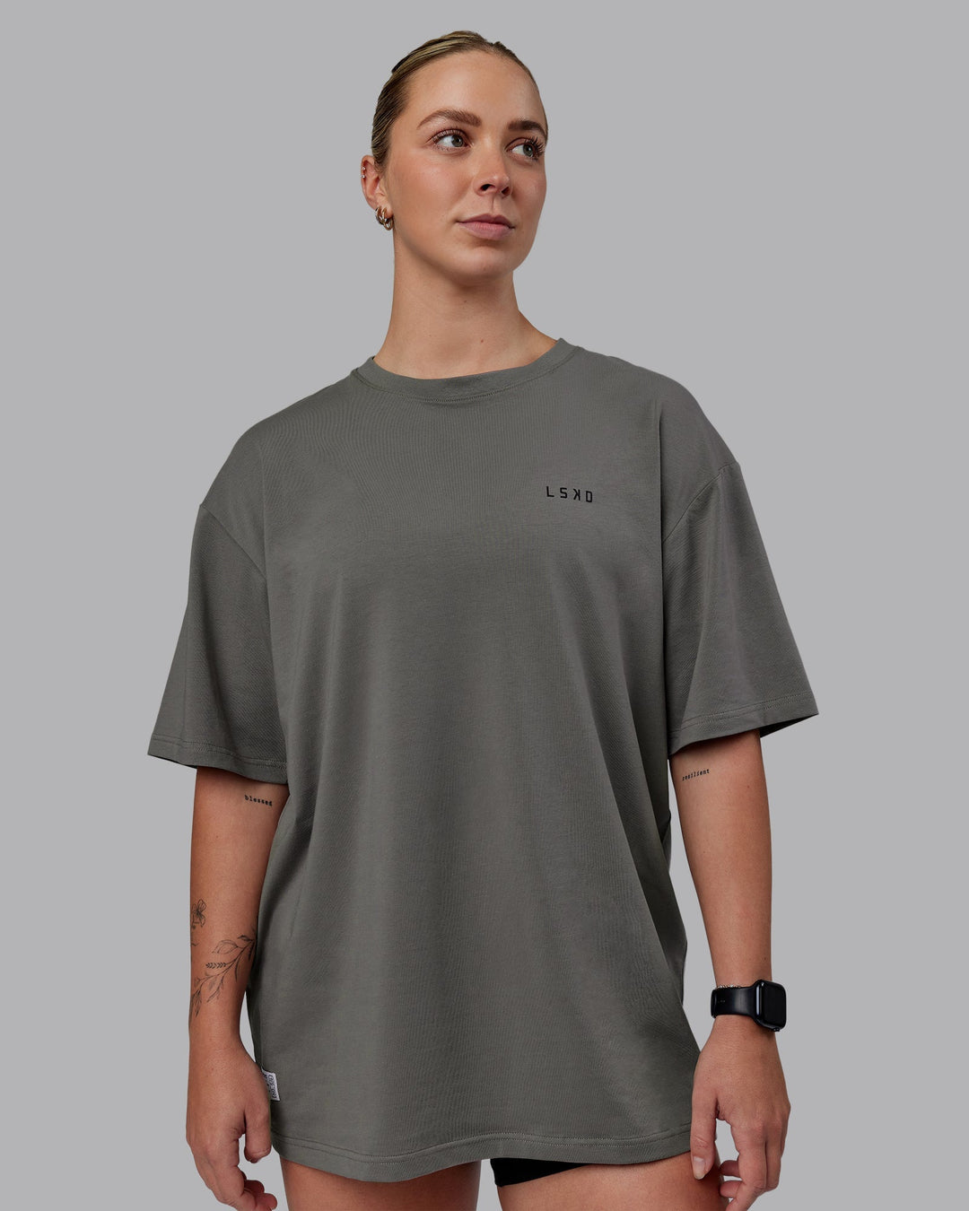 Woman wearing Unisex VS5 FLXCotton Tee Oversize - Storm Front-Black