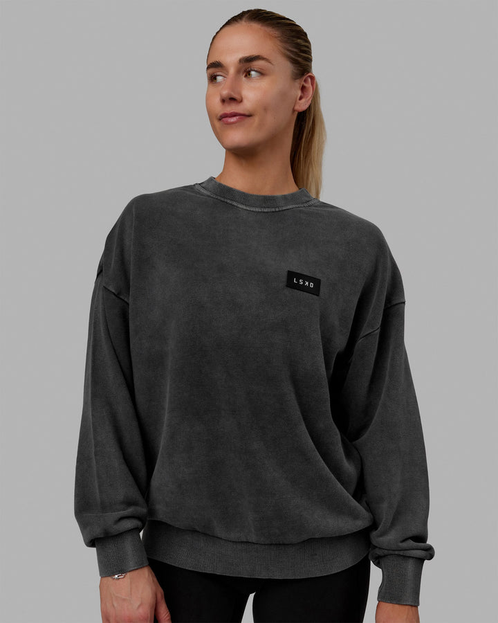 Woman wearing Unisex Washed Segmented Sweater Oversize - Black