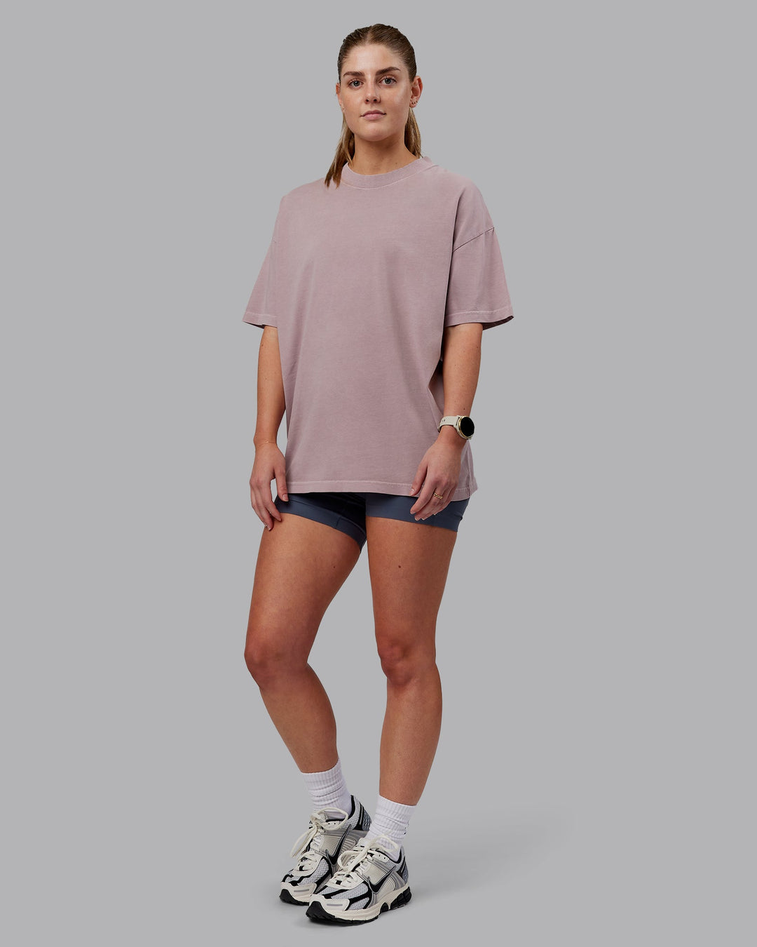 Woman wearing Unisex Washed Set The Standard Heavyweight Tee Oversize - Greyish Purple-Off White