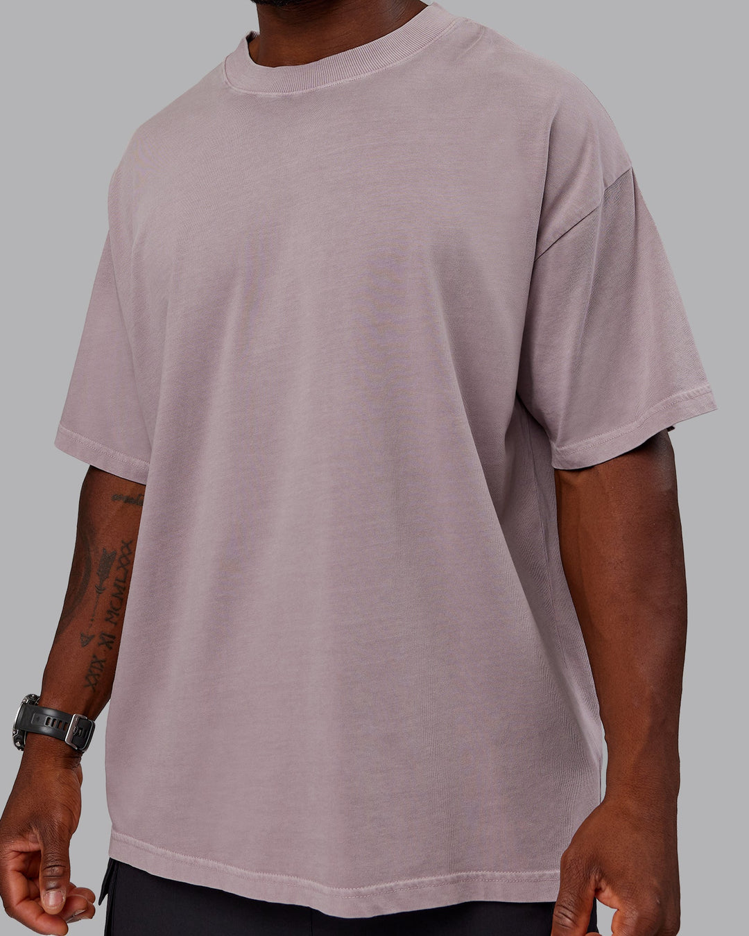 Man wearing Unisex Washed Set The Standard Heavyweight Tee Oversize - Greyish Purple-Off White