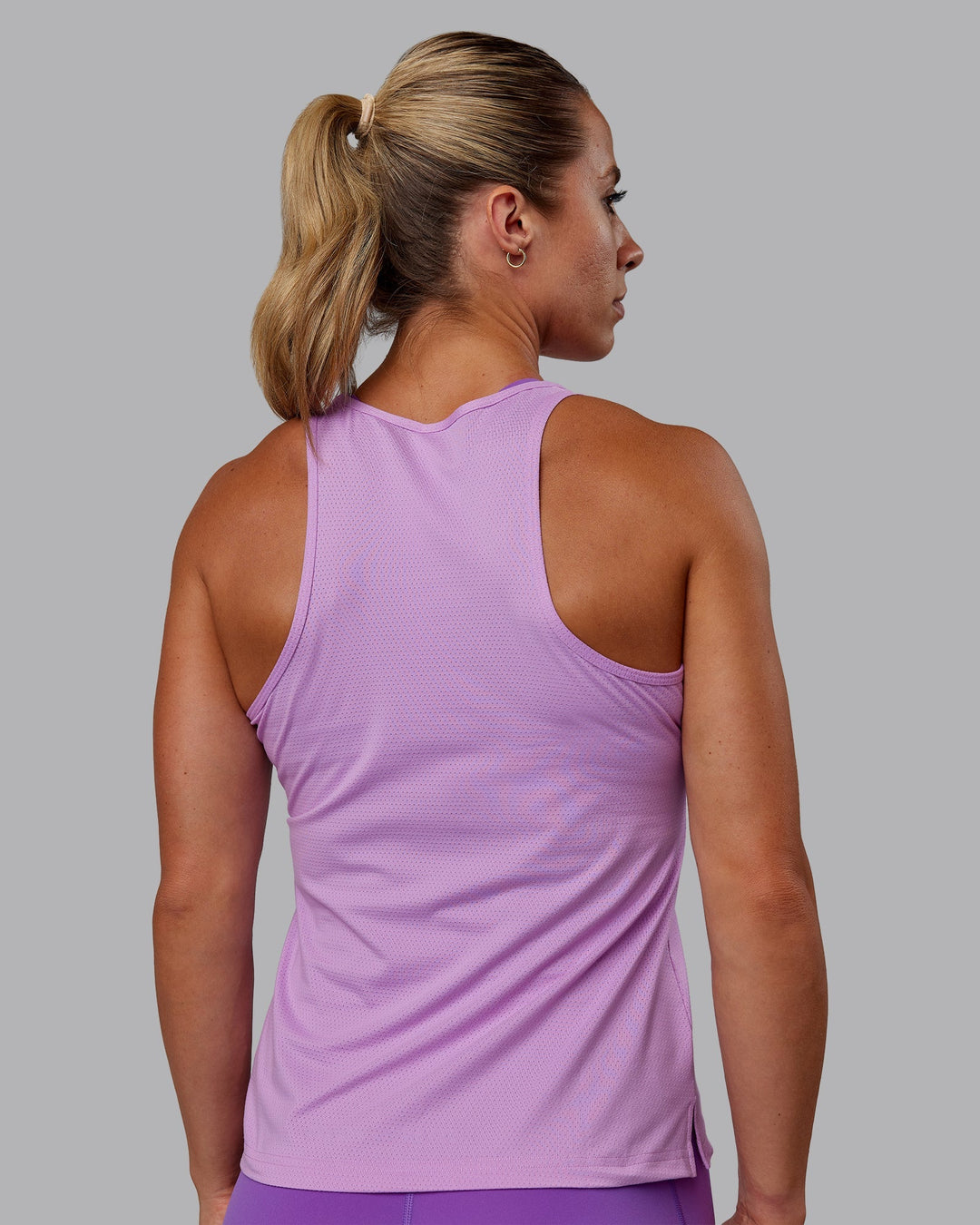 Woman wearing Perform VapourFLX Tank - Light Violet