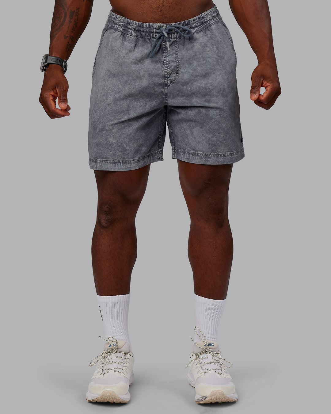 Man wearing Washed Daily 7&quot; Shorts - Circular Grey