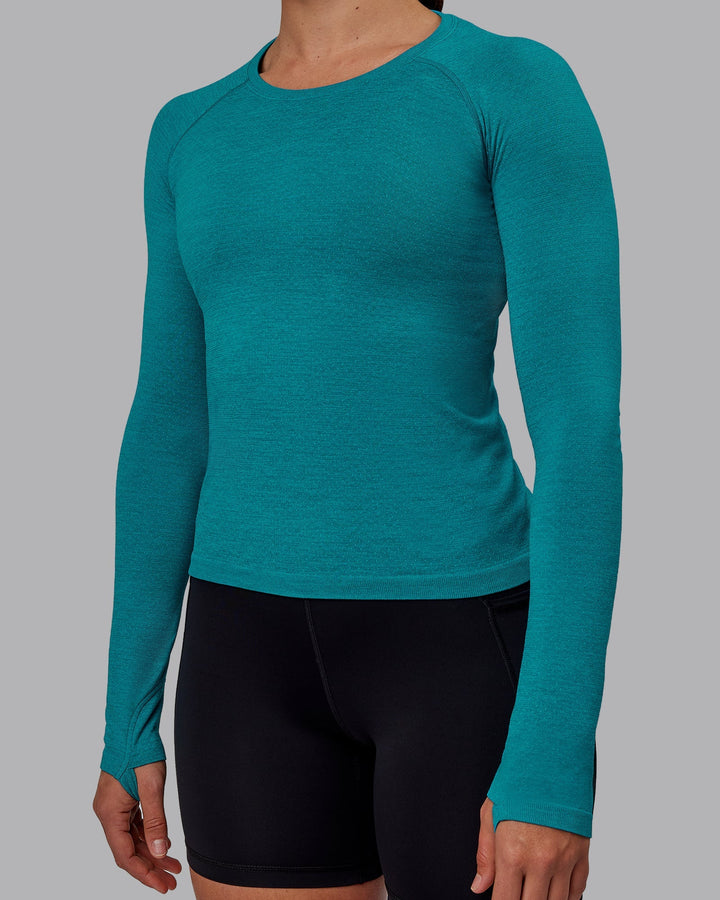 Woman wearing AeroFLX+ Seamless Long Sleeve Tee - Blue Bird Marl
