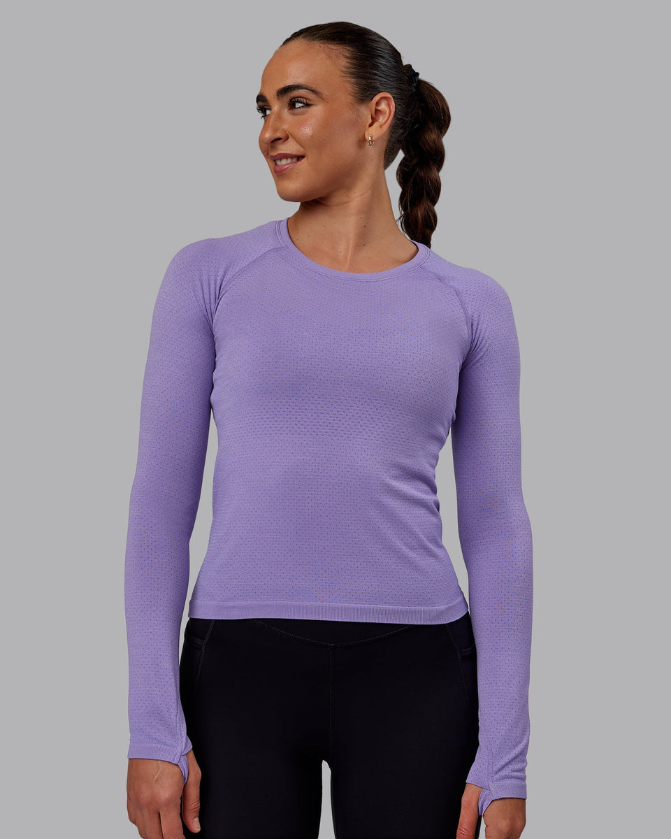 Woman wearing AeroFLX+ Seamless Long Sleeve Tee - Dahlia Purple Marl