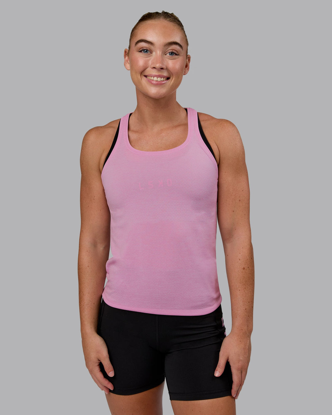 Woman wearing AeroFLX+ Seamless Tank - Pirouette/Bubblegum