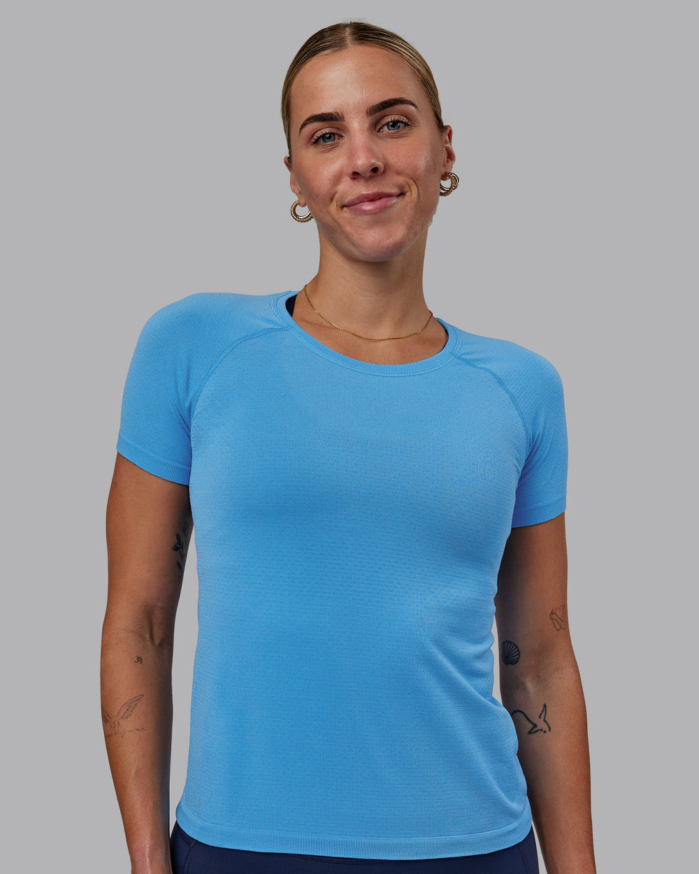 Woman wearing AeroFLX+ Seamless Tee - Azure Blue