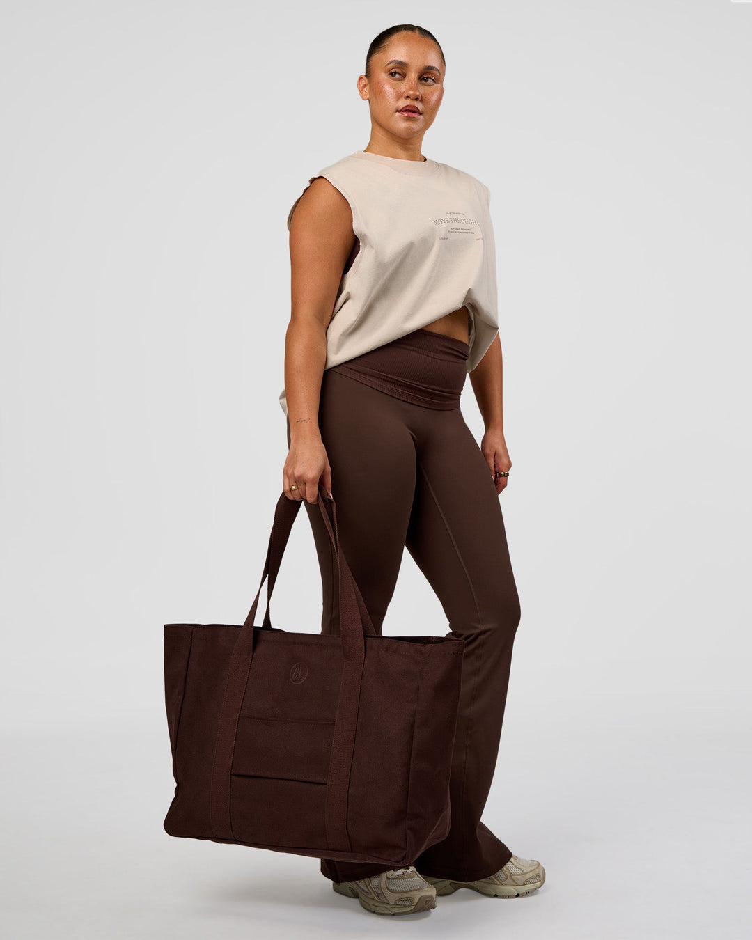 Woman wearing CF Move Through Tote - Hot Chocolate | Model:Simmy